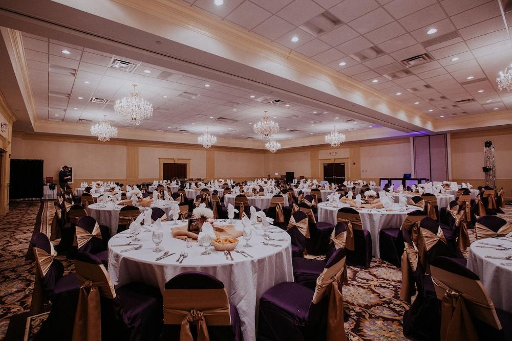 Clarion Hotel & Convention Center Joliet Bagian luar foto