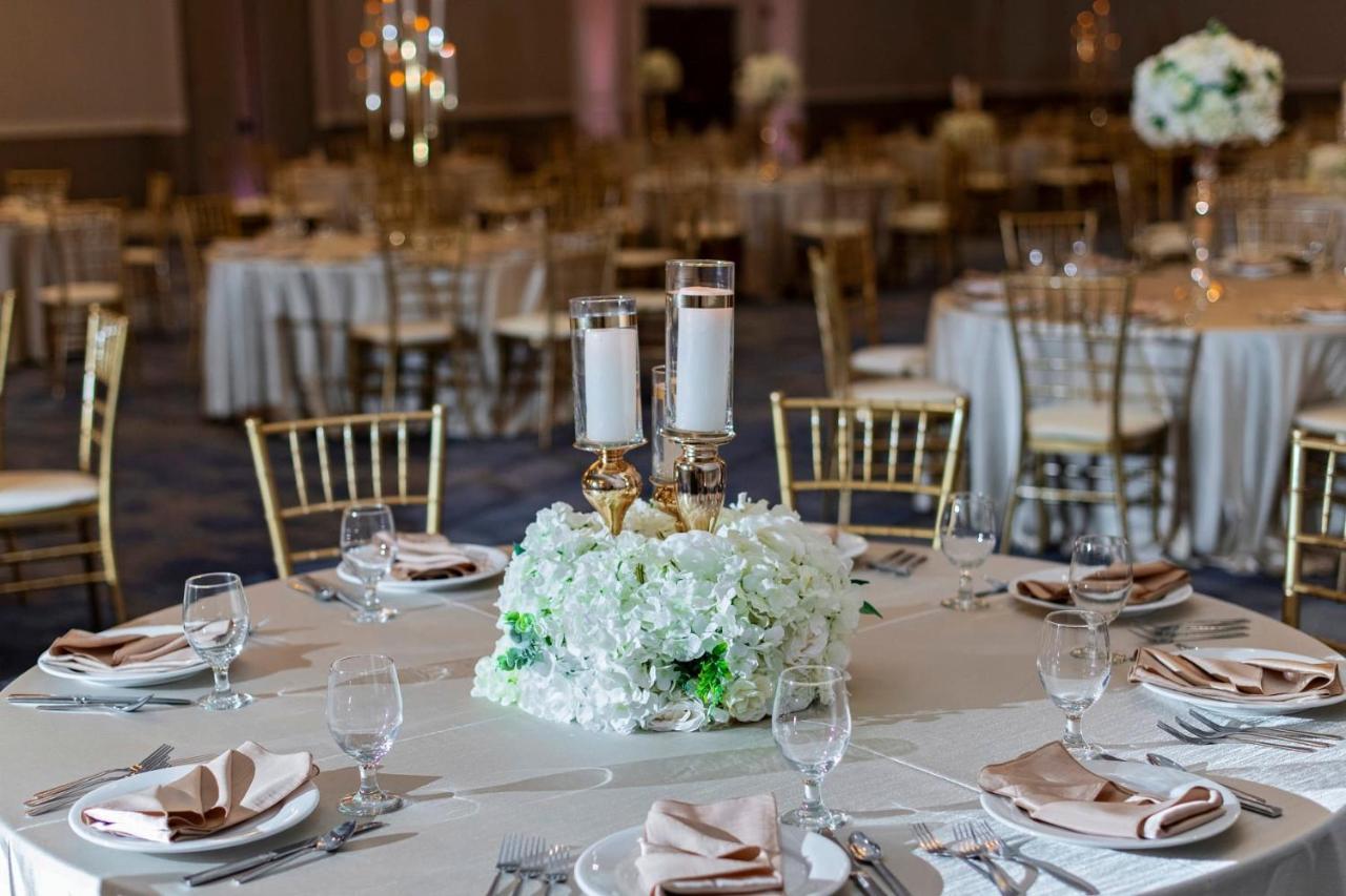 Clarion Hotel & Convention Center Joliet Bagian luar foto