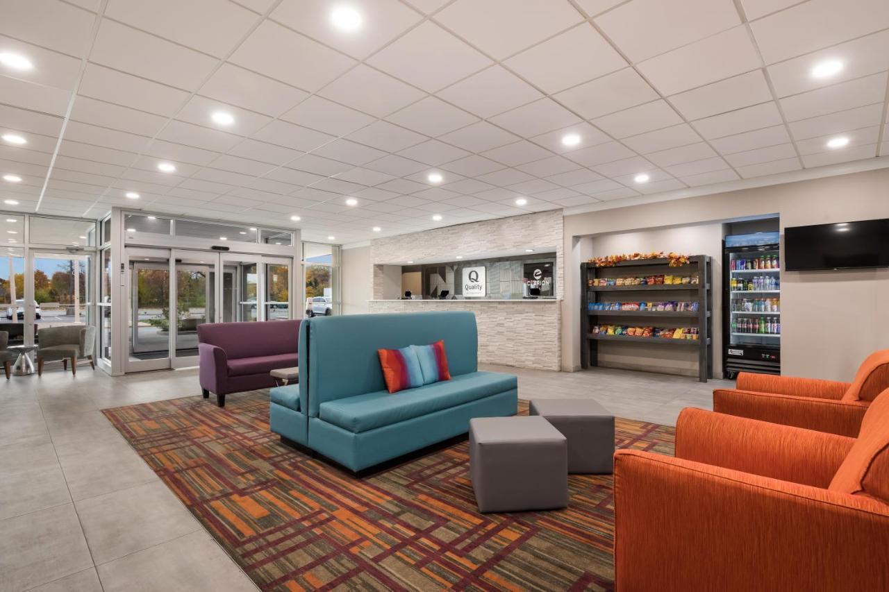 Clarion Hotel & Convention Center Joliet Bagian luar foto