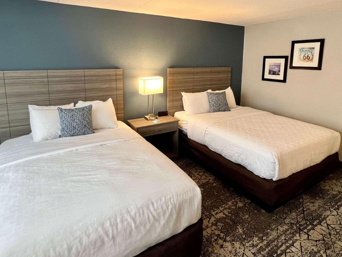 Clarion Hotel & Convention Center Joliet Bagian luar foto
