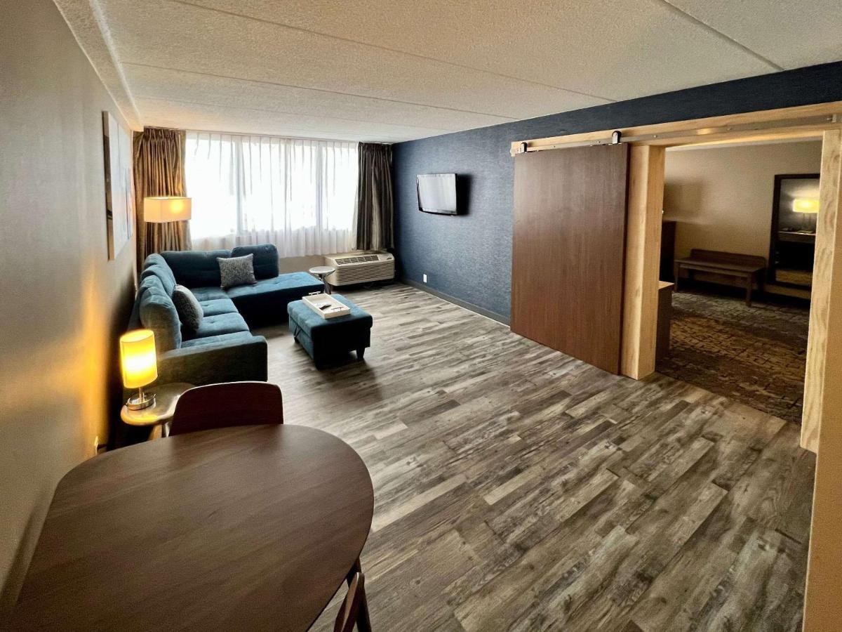 Clarion Hotel & Convention Center Joliet Bagian luar foto