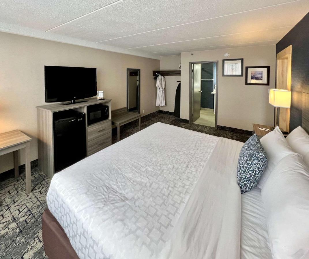 Clarion Hotel & Convention Center Joliet Bagian luar foto