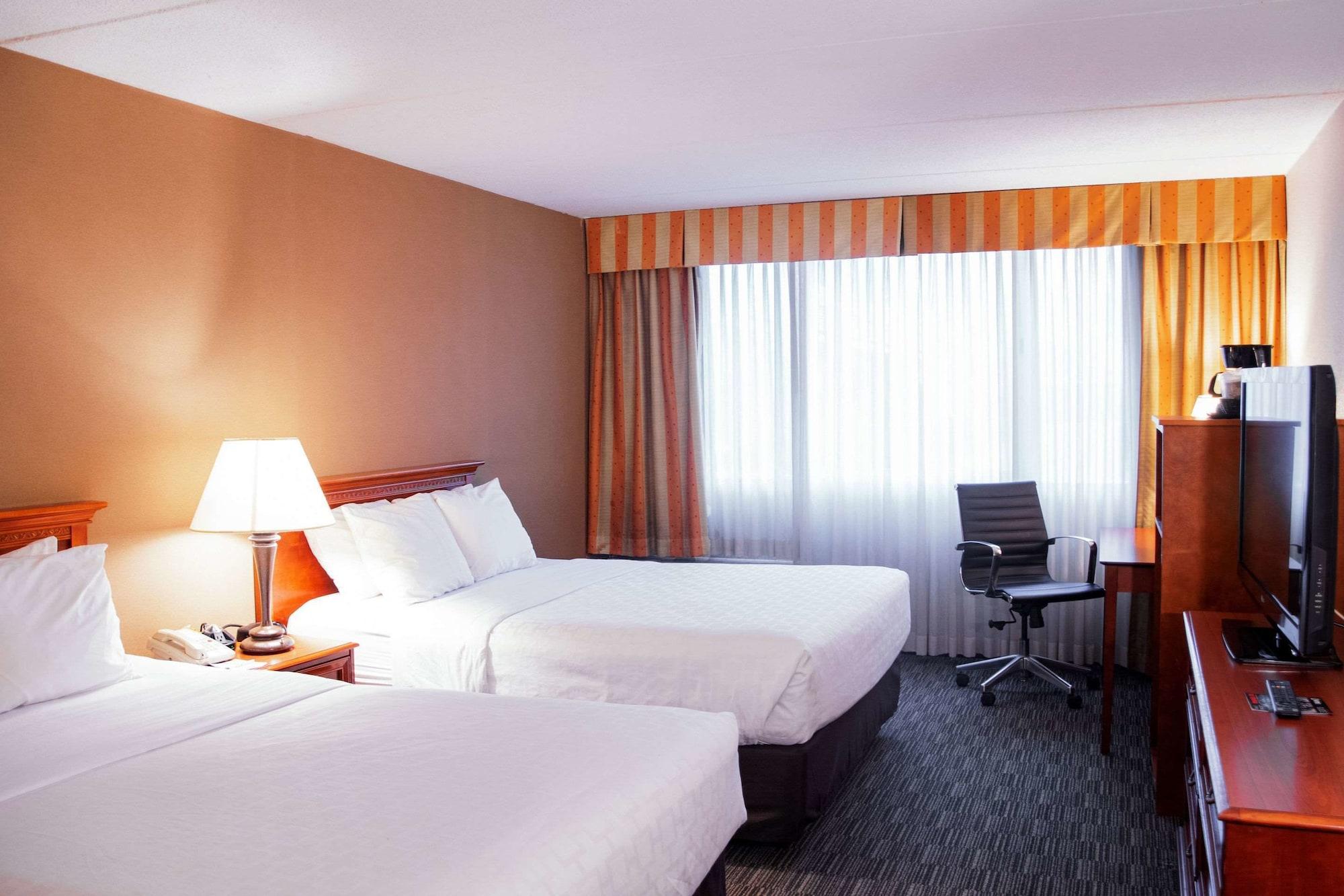Clarion Hotel & Convention Center Joliet Bagian luar foto