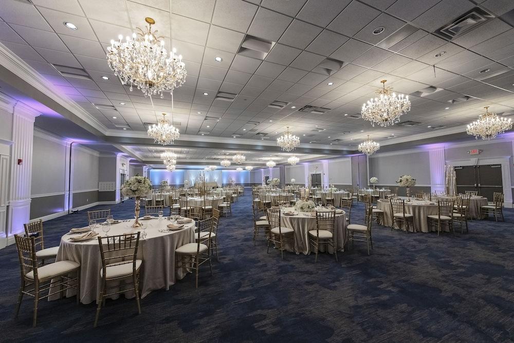 Clarion Hotel & Convention Center Joliet Bagian luar foto