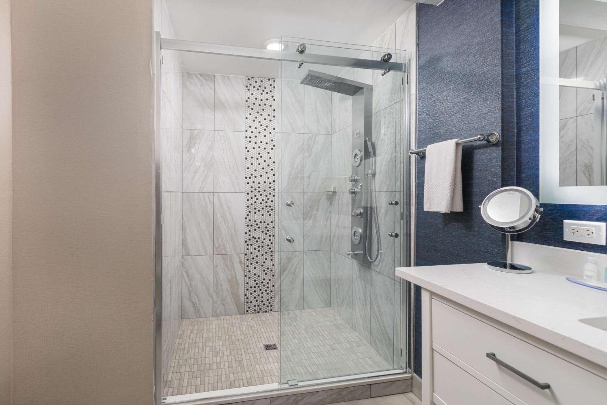 Clarion Hotel & Convention Center Joliet Bagian luar foto