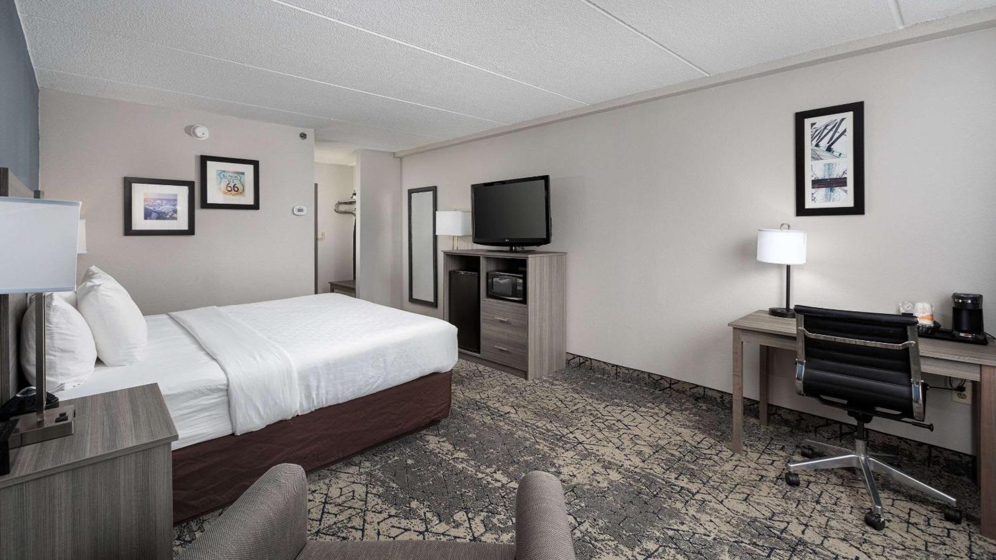 Clarion Hotel & Convention Center Joliet Bagian luar foto