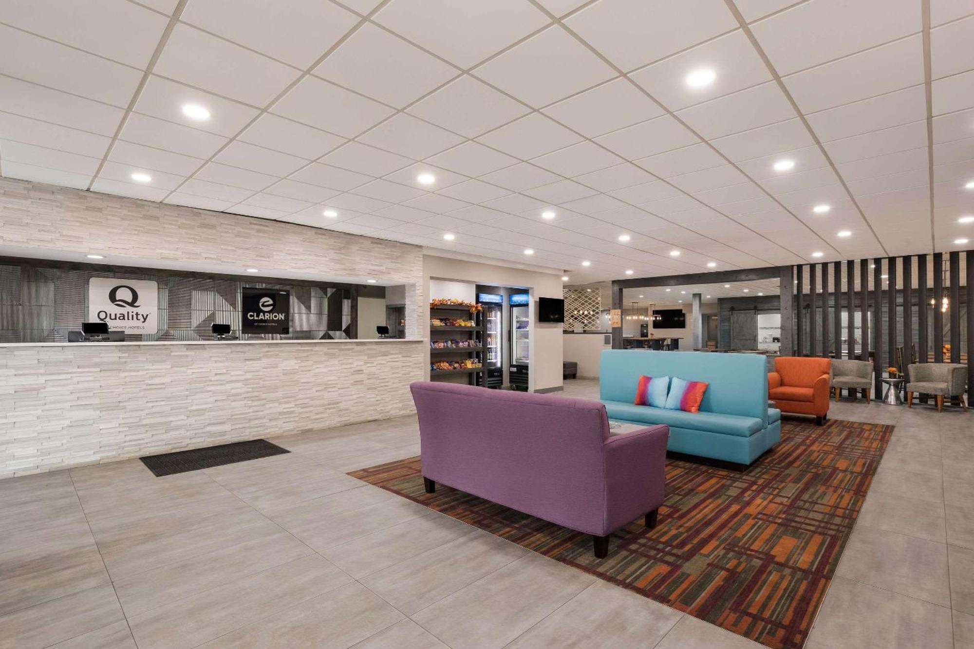 Clarion Hotel & Convention Center Joliet Bagian luar foto
