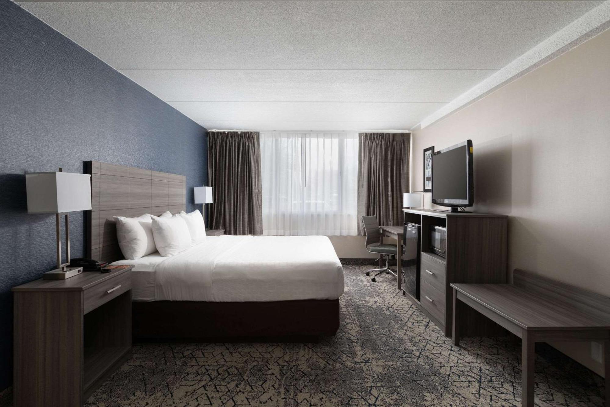 Clarion Hotel & Convention Center Joliet Bagian luar foto
